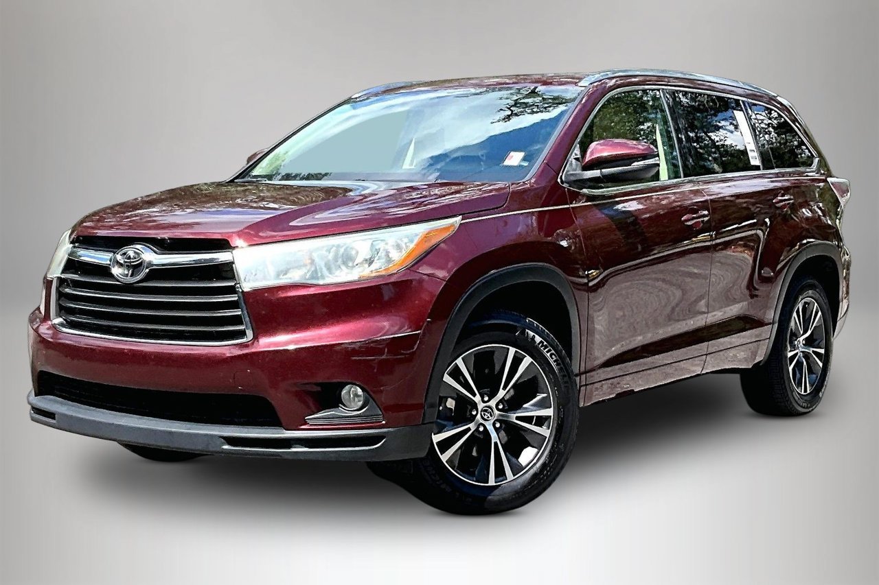Used 2016 Red Toyota XLE V6 image 1