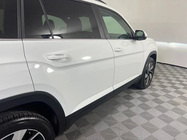 Used 2025 Black Volkswagen 2.0T SE w/Technology image 9