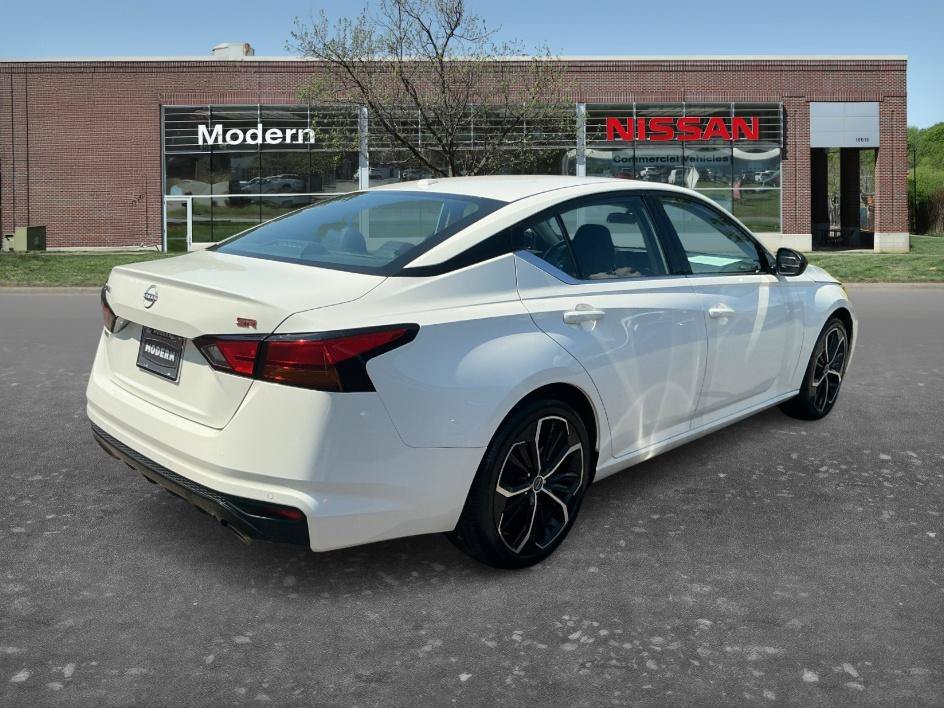 Used 2024 Glacier White Nissan 2.5 SR image 5