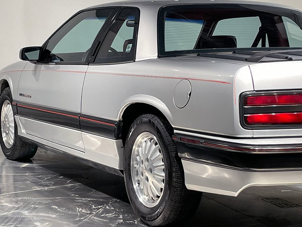 Used 1991  Buick Custom image 38