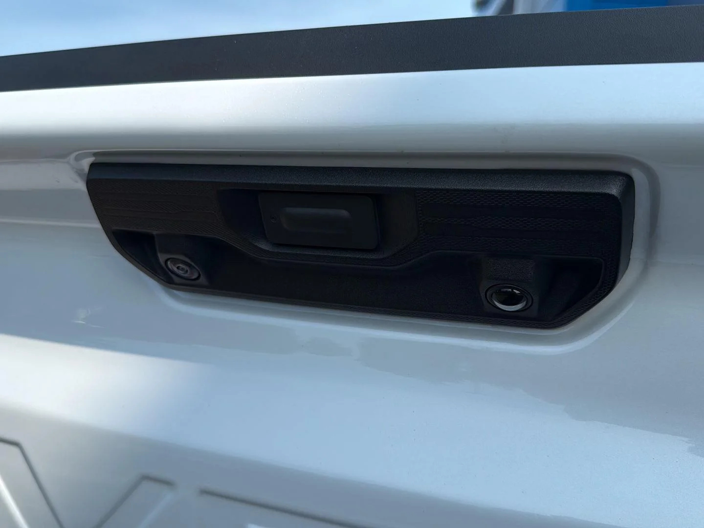Used 2026 Polar White Tricoat Chevrolet LTZ image 33