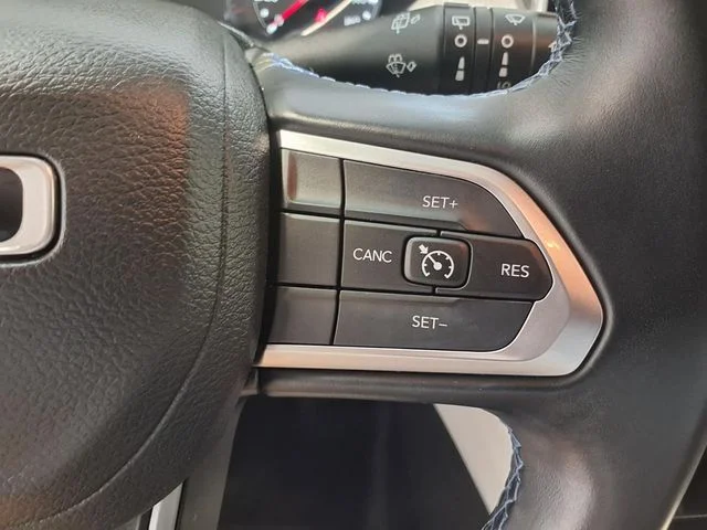 Used 2022 Billet Silver Metallic Jeep Latitude image 10