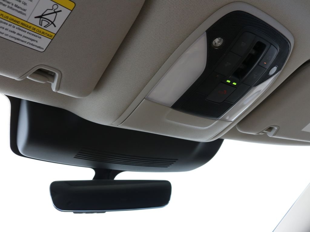 Used 2023 White INFINITI LUXE image 36