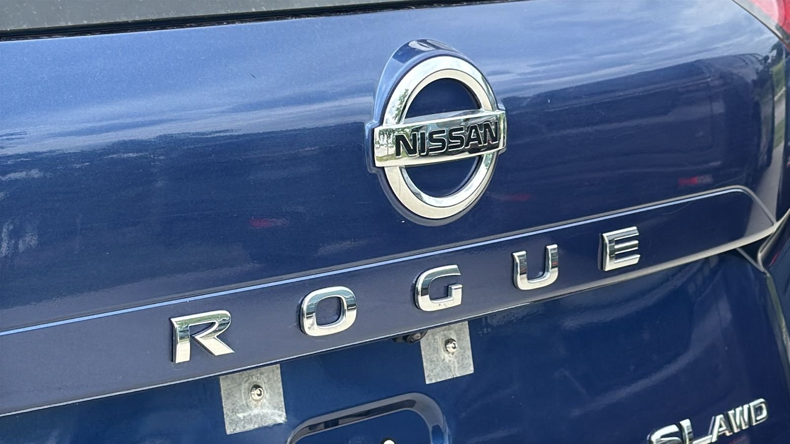 Used 2021 Blue Nissan SL image 9