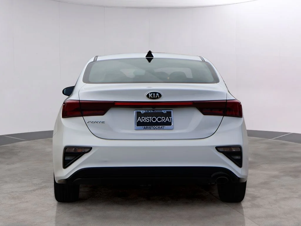 Used 2021 White Kia LXS image 6