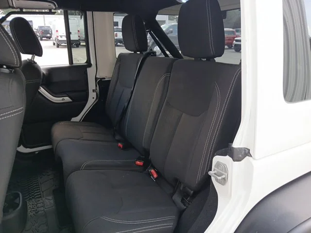 Used 2018 White Jeep Unlimited Sahara image 19