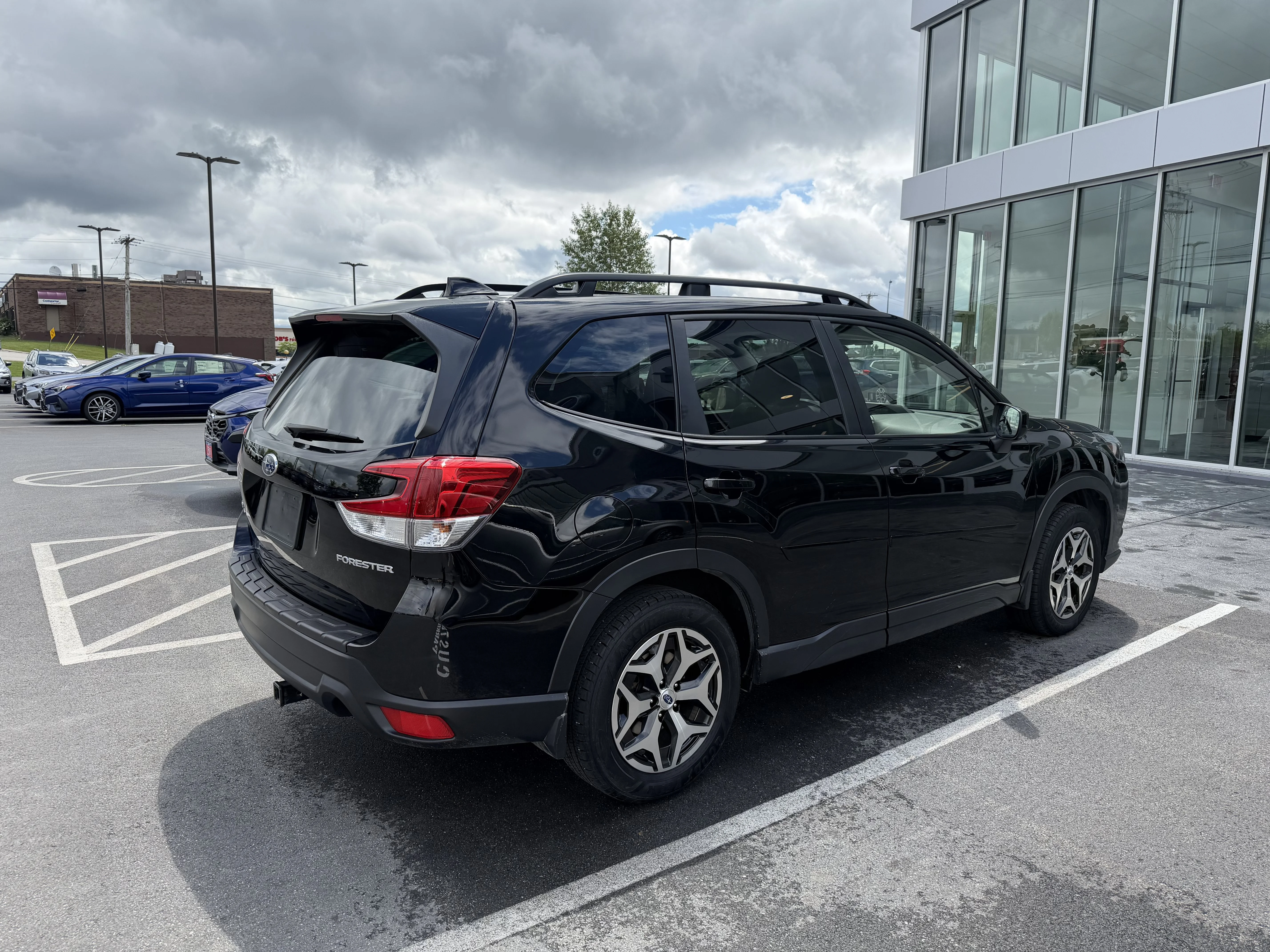 Used 2023 Crystal Black Silica Subaru Premium image 5