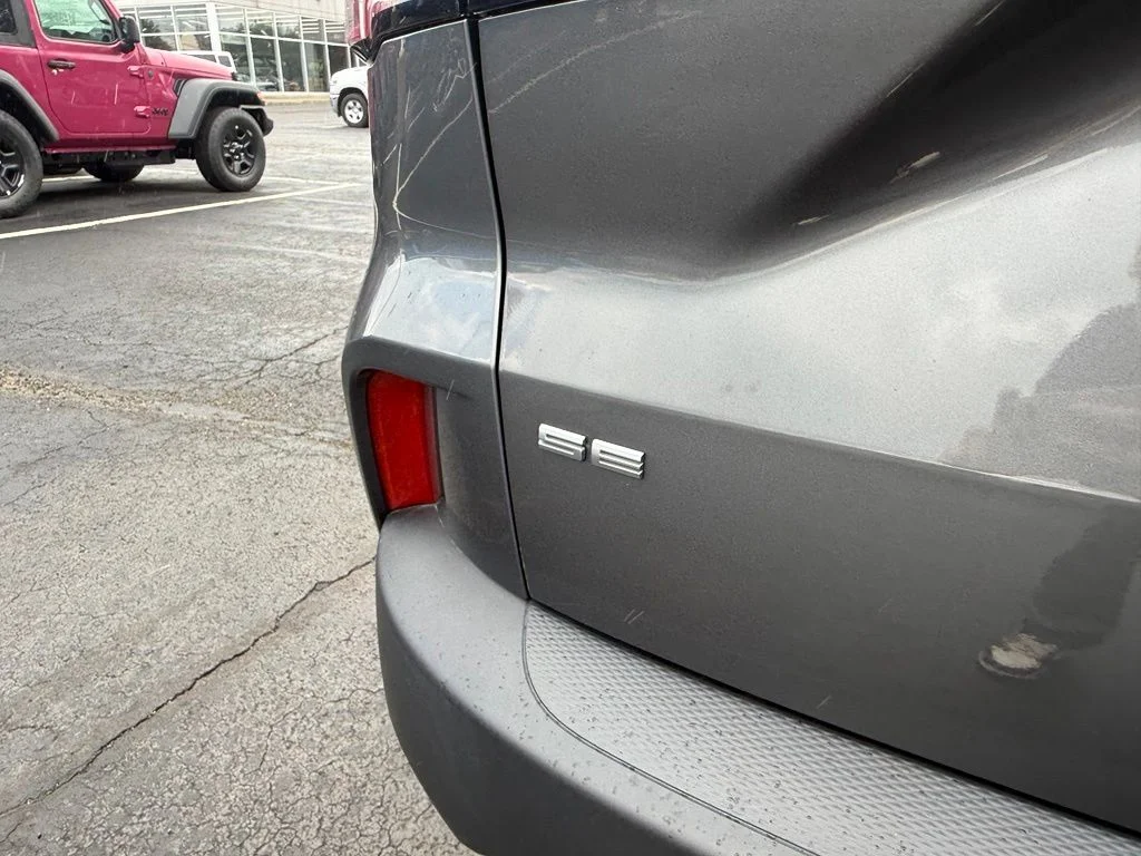 Used 2022 Gray Ford SE image 36