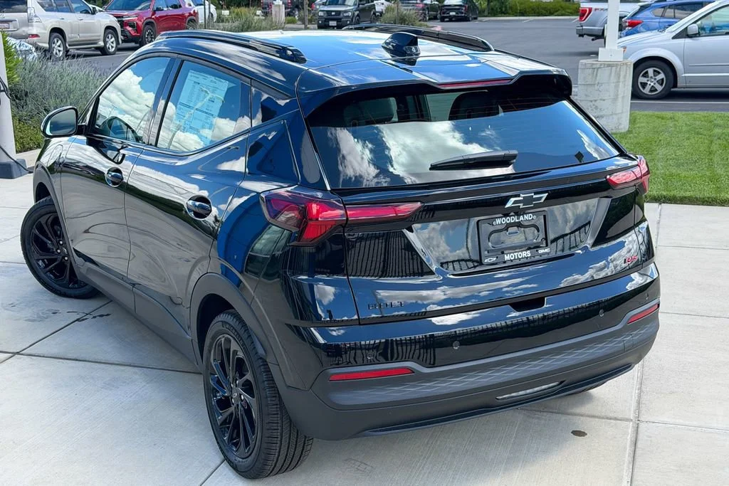 2027 Chevrolet Bolt RS - Photo 7