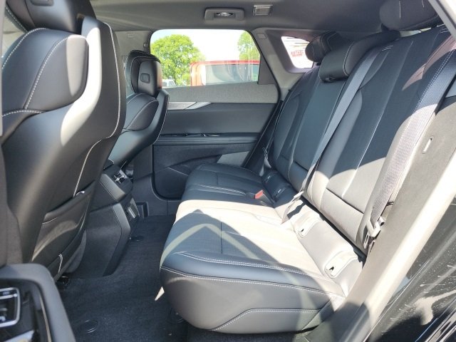 2025 Cadillac Optiq Luxury photo 4