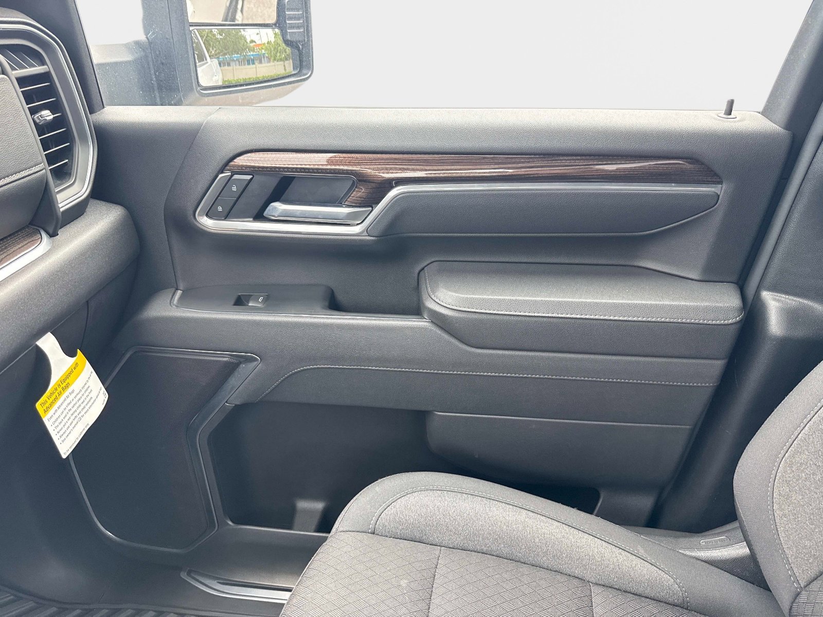 Used 2025 Summit White Chevrolet LT image 24