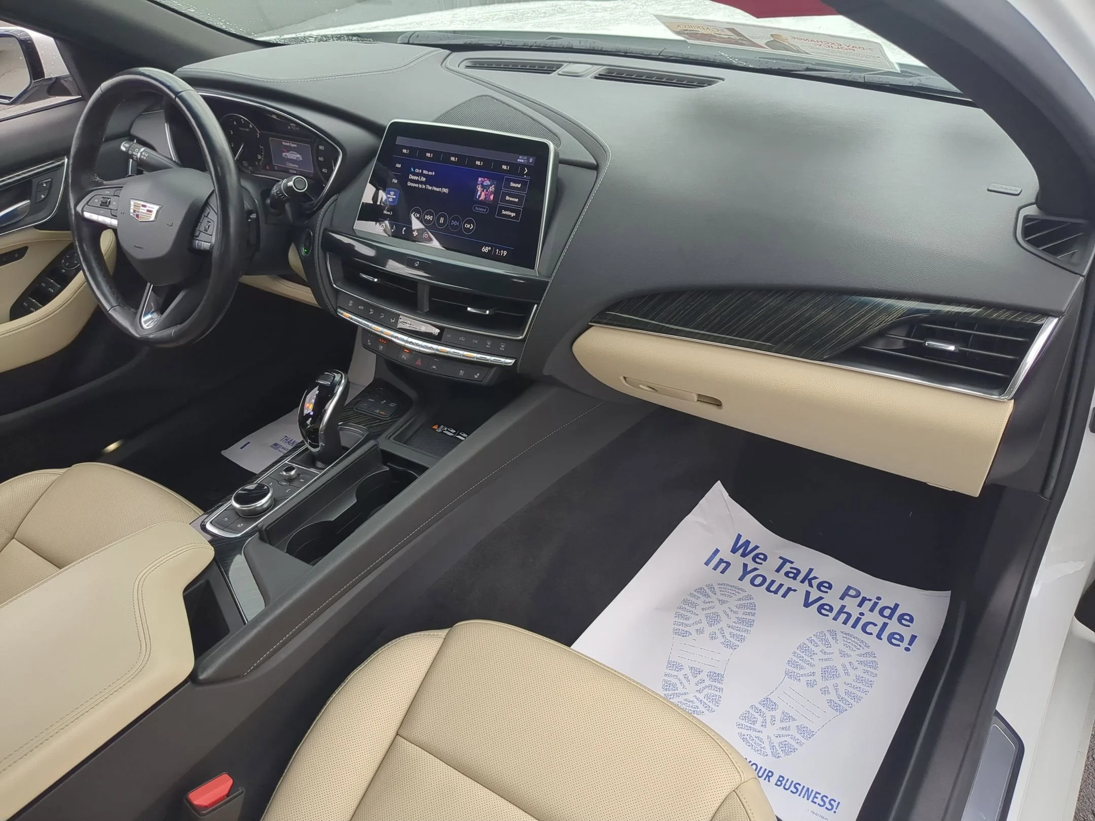 Used 2022 Crystal White Tricoat Cadillac Premium Luxury image 28
