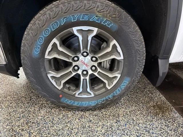 New 2026 Summit White GMC SLE image 32