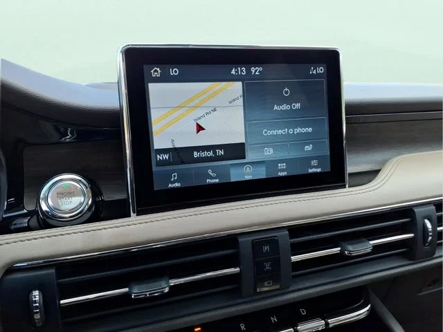 Used 2022 White Lincoln Grand Touring image 18