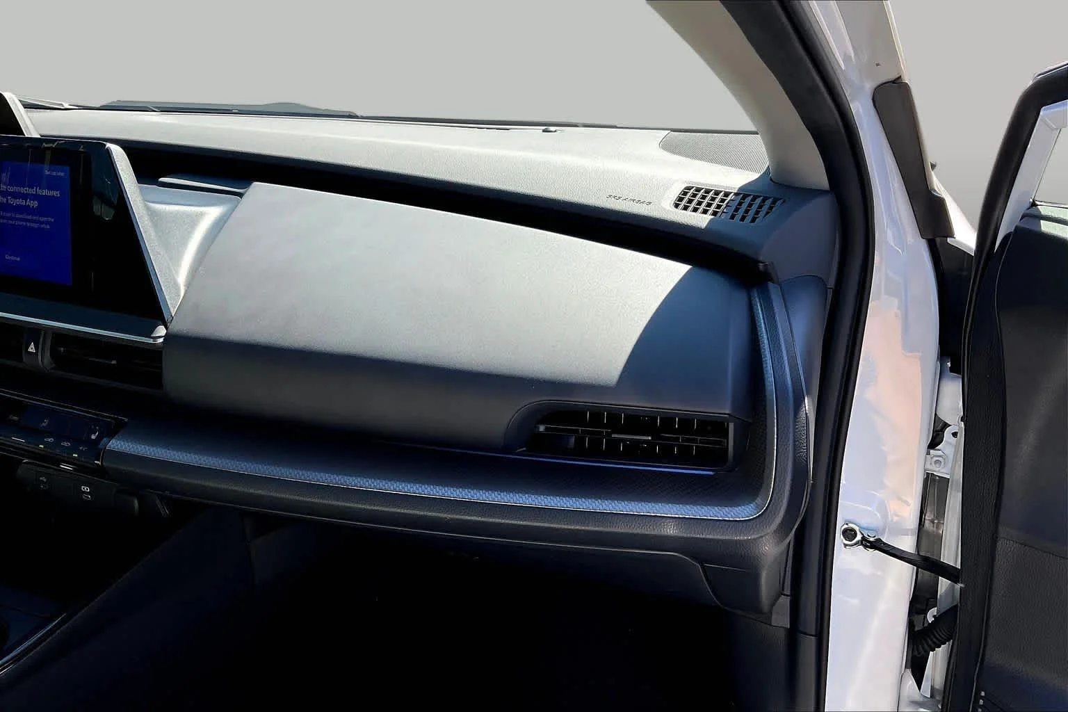 Used 2025 Wind Chill Pearl Toyota XLE image 18
