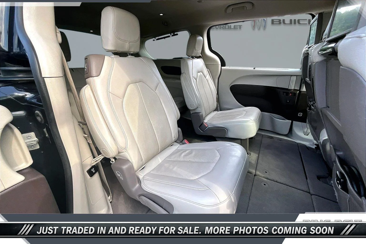 Used 2020 Brilliant Black Crystal Pearlcoat Chrysler Touring L Plus image 20