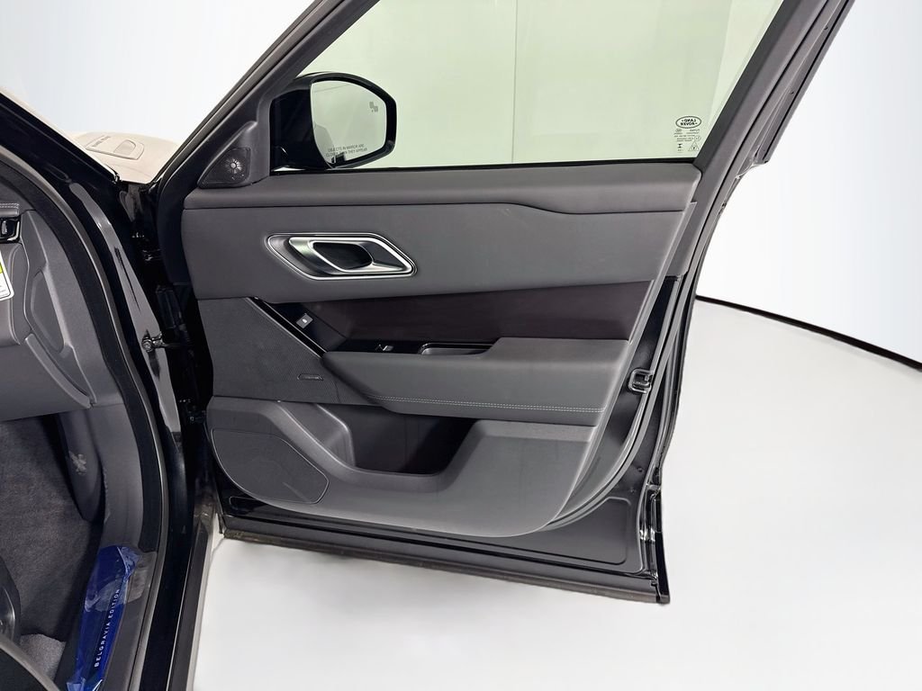 New 2026 Santorini Black Land Rover P250 Base image 27