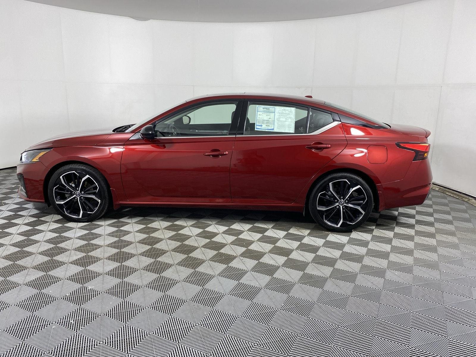 Used 2023 Scarlet Ember Tintcoat Nissan 2.5 SR image 4