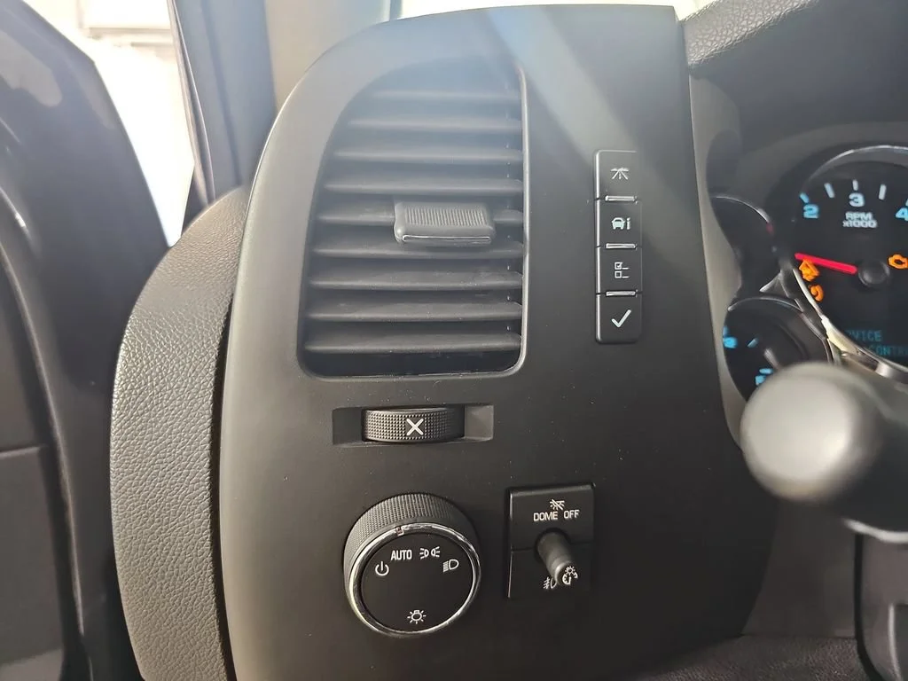 Used 2011 TAUPE GRAY METALLIC Chevrolet LT image 28
