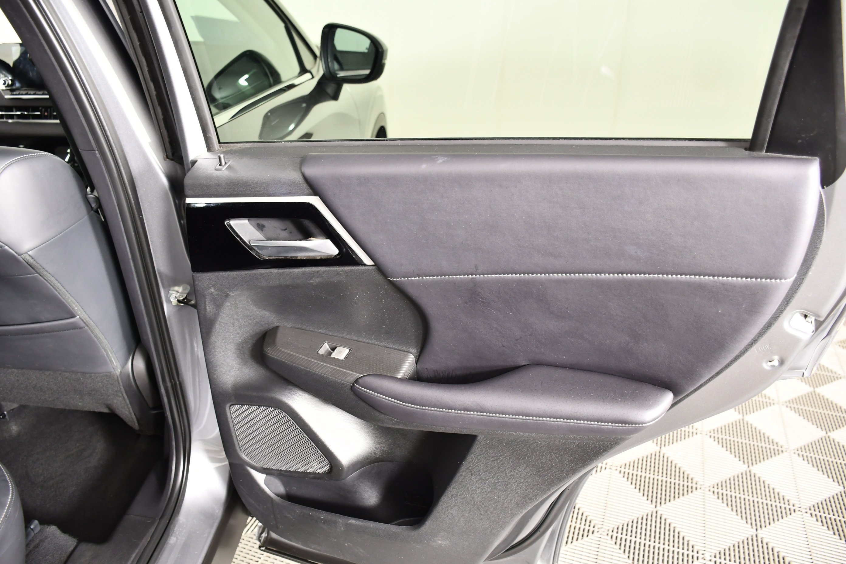 Used 2024 Mercury Gray Metallic Mitsubishi SE image 42