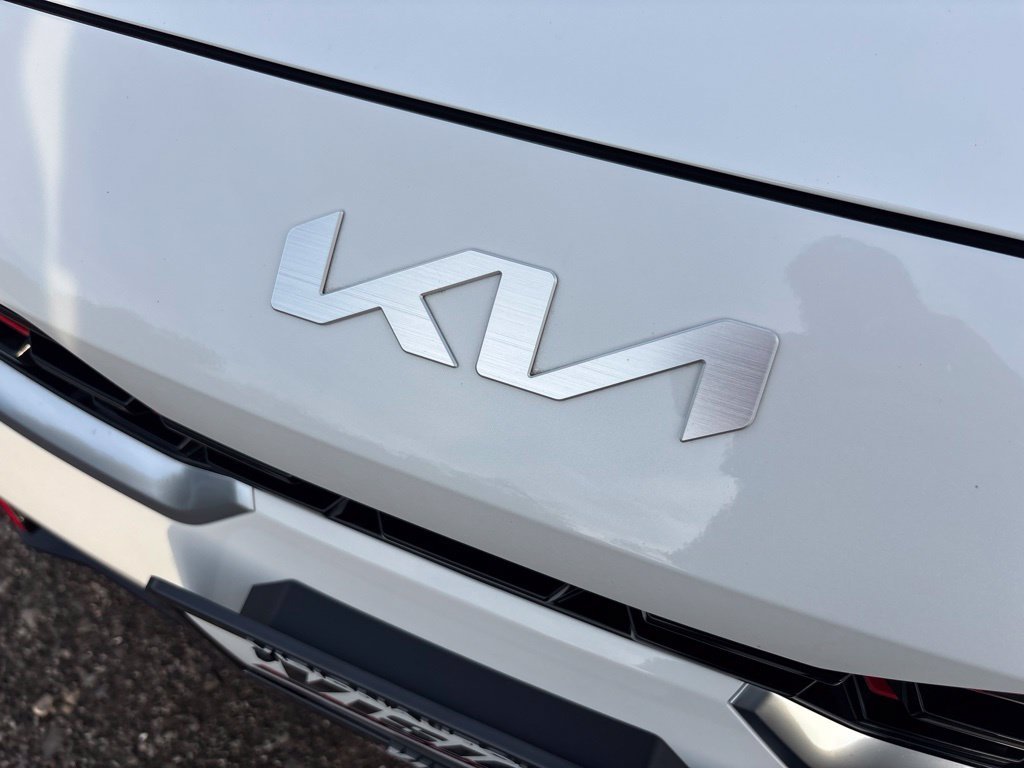 Used 2024 White Kia GT image 9