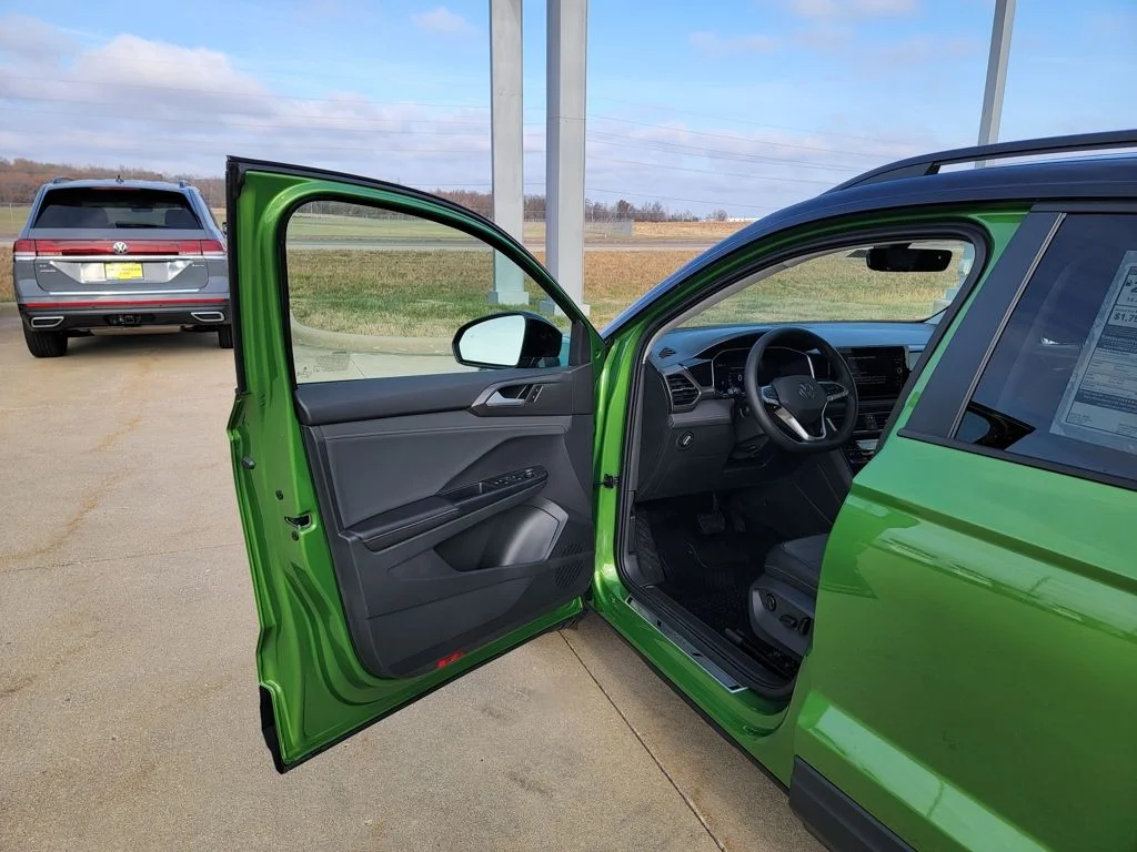 2026 Volkswagen Taos SE Black - Photo 24