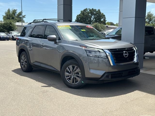 2022 Nissan Pathfinder SV 2WD's photo