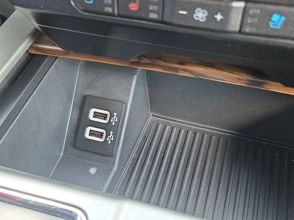 Used 2019 Green Ford Lariat image 46