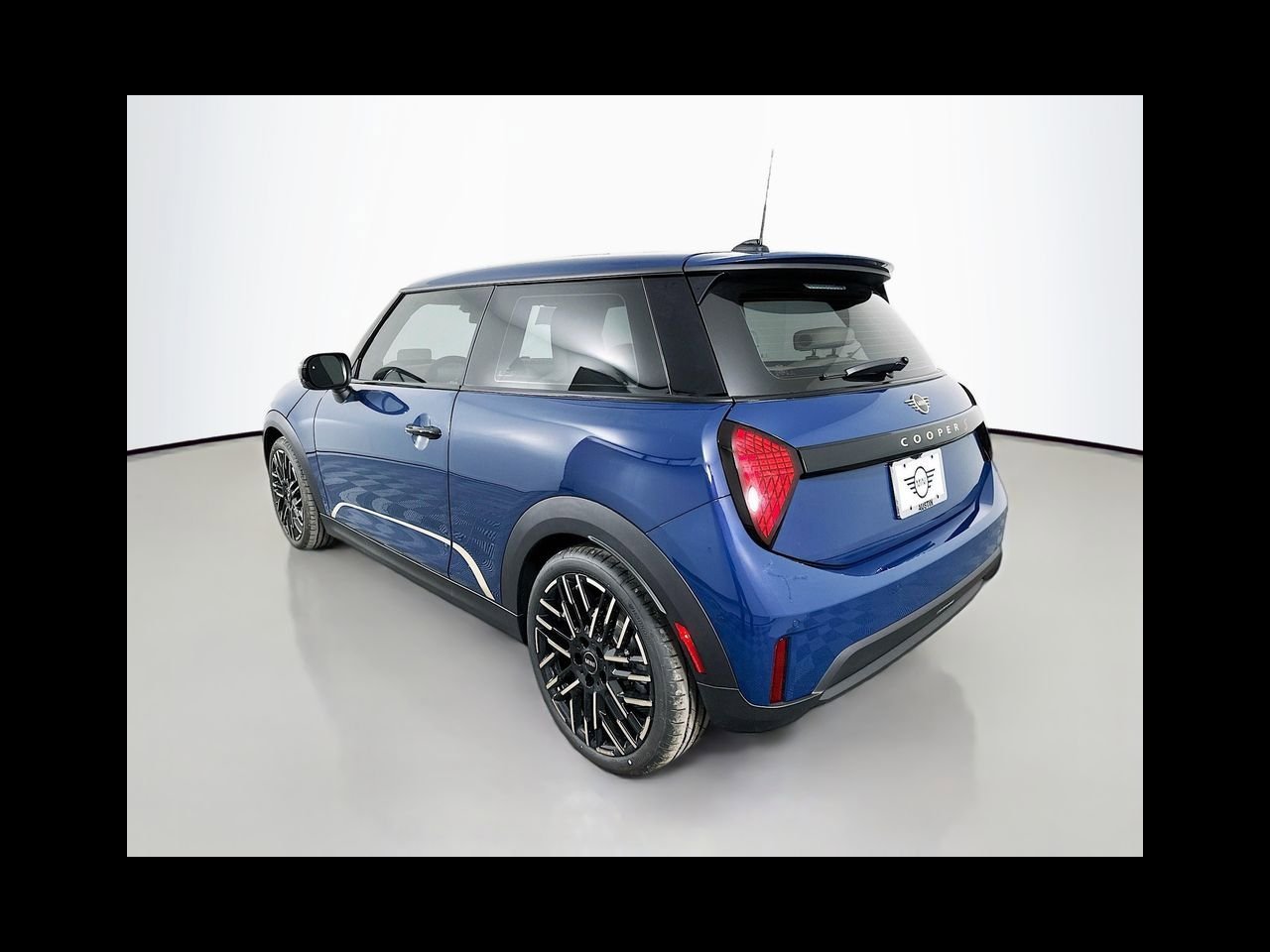 New 2026 Indigo Sunset Blue Metallic MINI ICONIC image 7