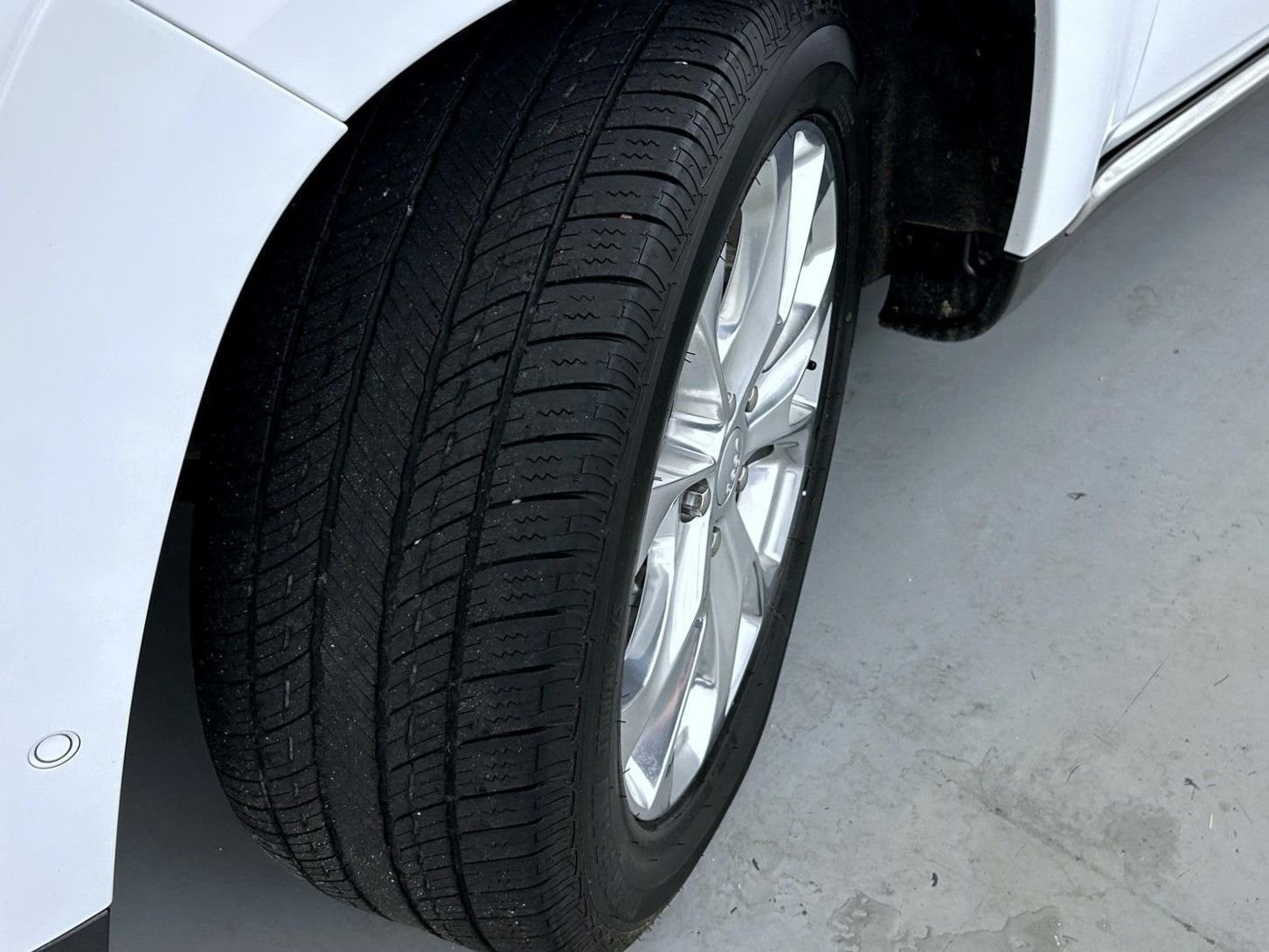 Used 2020 White Jeep Summit image 24