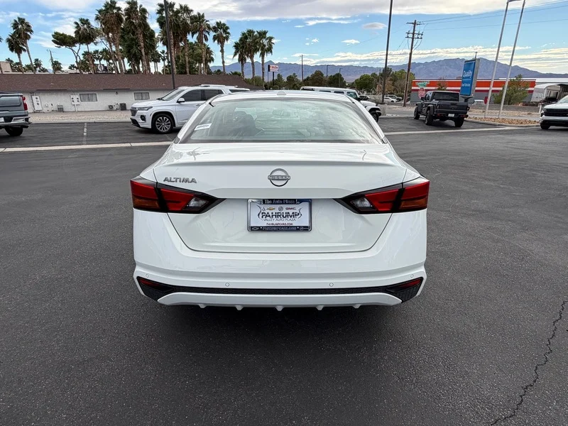 Used 2025 Glacier White Nissan SV image 4