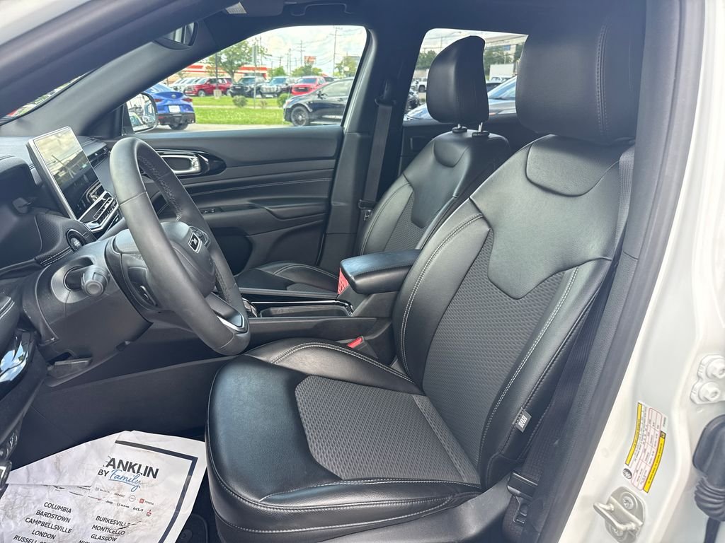 Used 2023 White Jeep Latitude image 15