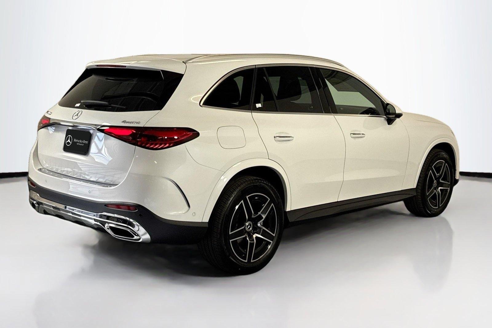 New 2026 Manufaktur Moonlight White Metallic Mercedes-Benz GLC 300 image 5