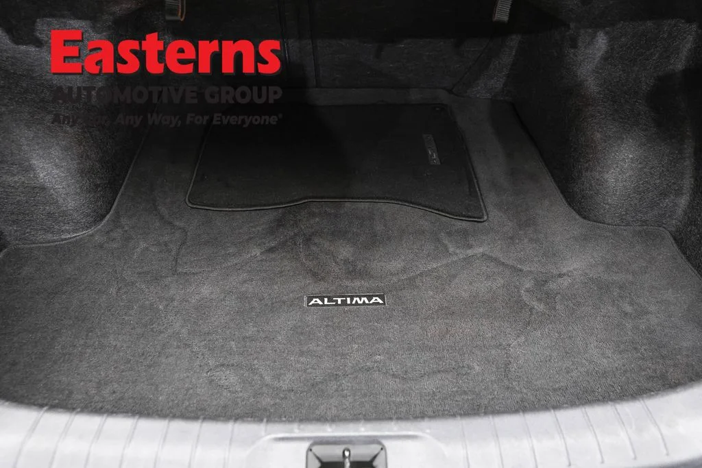 Used 2025 White Nissan 2.5 SV image 9