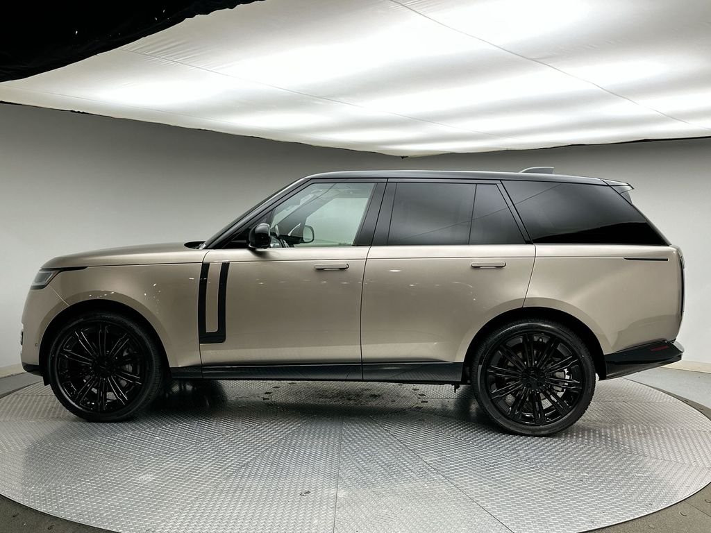 New 2026 Batumi Gold Premium Metallic Land Rover SE image 2
