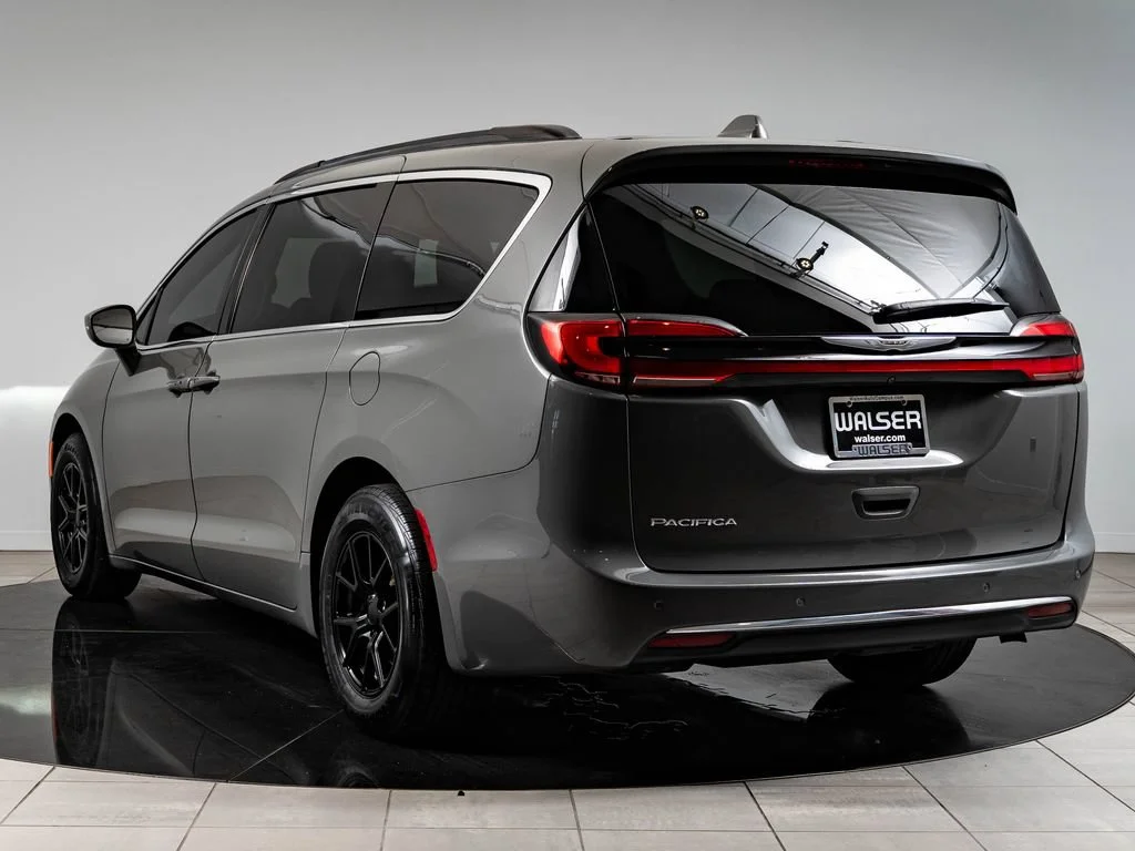 Used 2022 Ceramic Gray Clearcoat Chrysler Touring L image 6