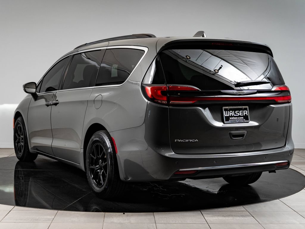 Used 2022 Ceramic Gray Clearcoat Chrysler Touring L image 6