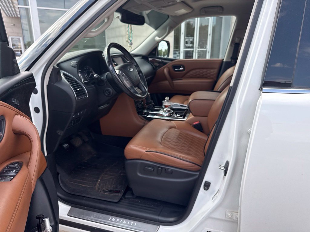 Used 2019 White INFINITI LUXE image 14