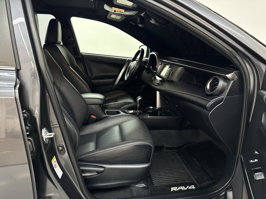 Used 2018 Magnetic Gray Metallic Toyota SE image 18