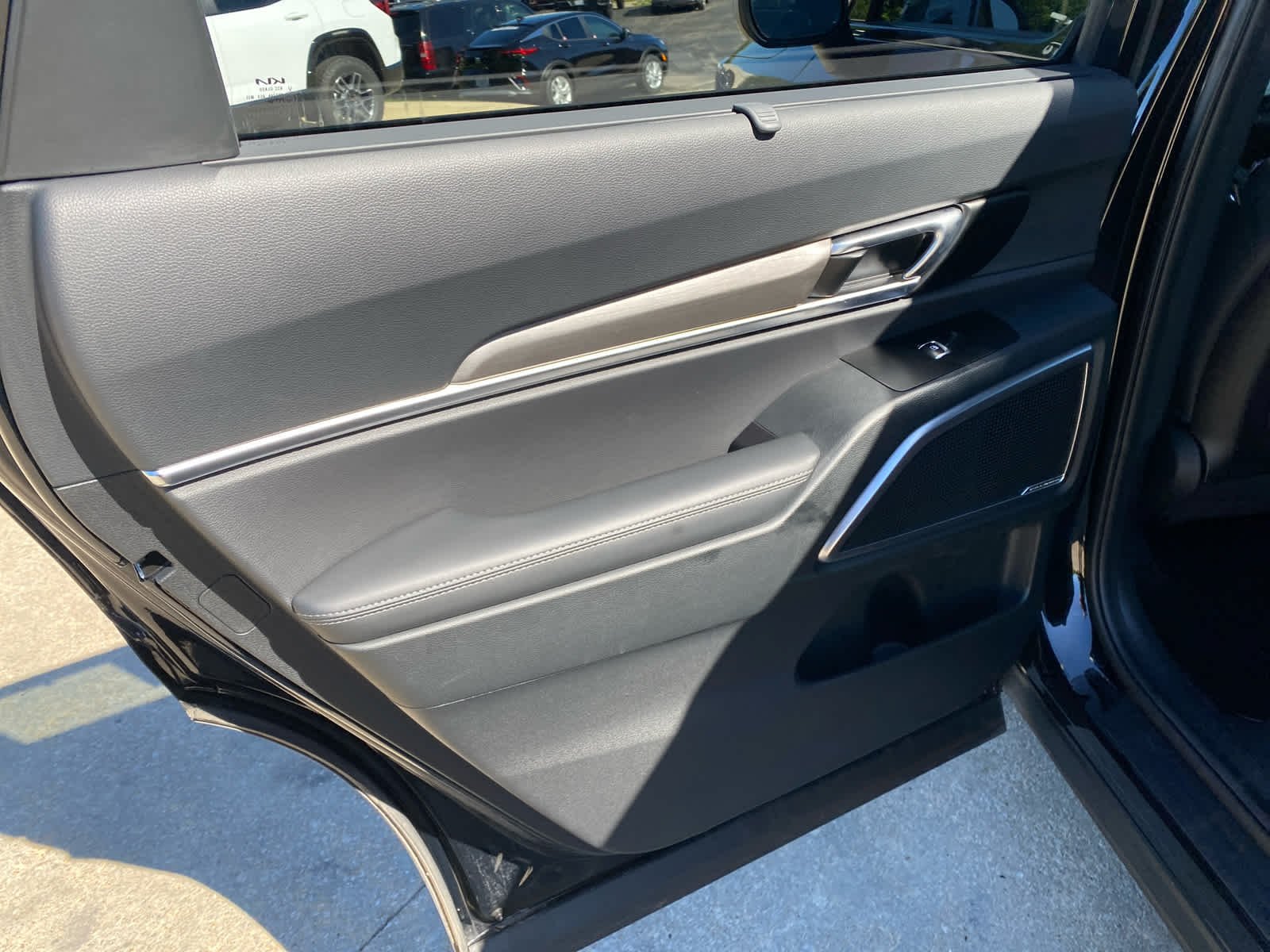 Used 2025  Kia EX X-Line image 20