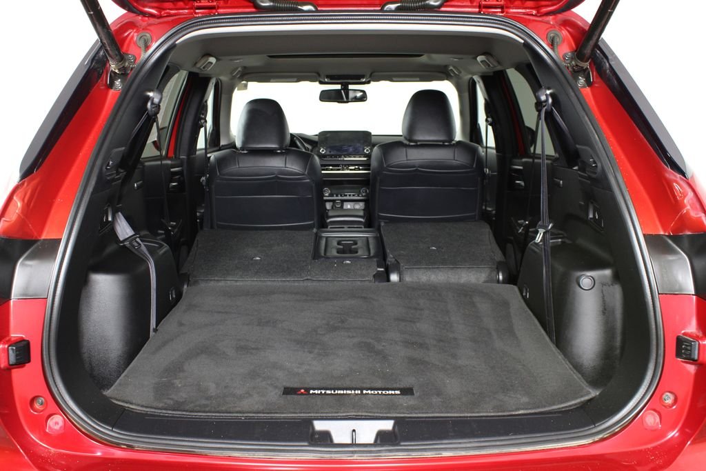 Used 2024 Red Mitsubishi SE image 8