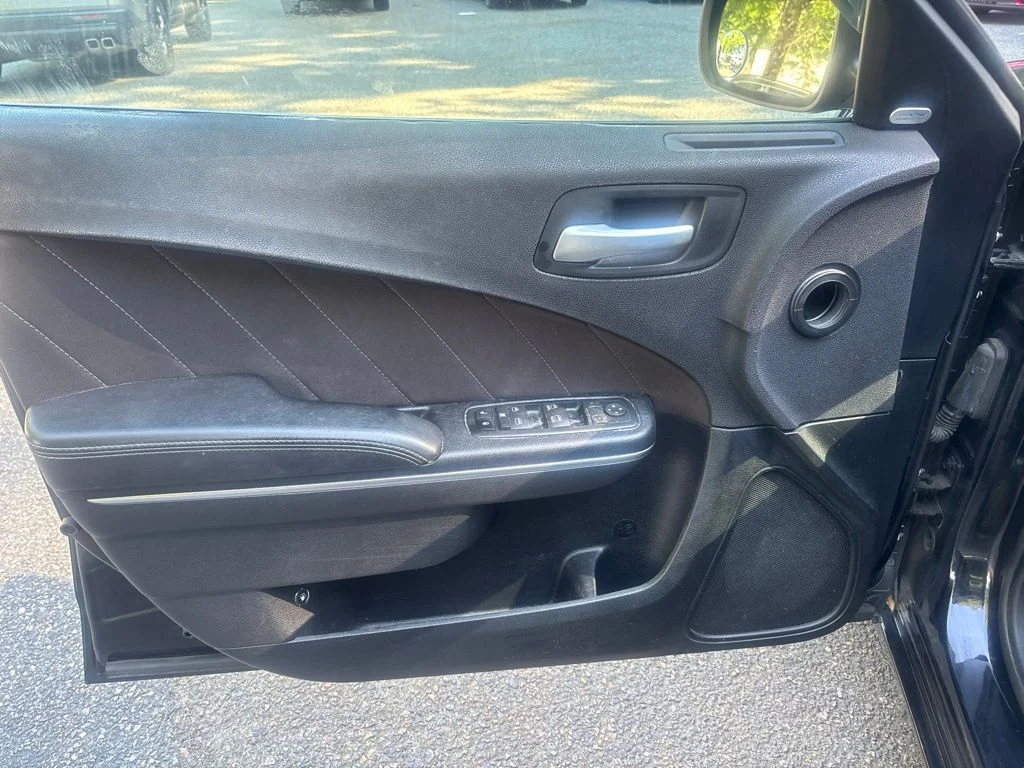 Used 2016 Black Dodge SXT image 22