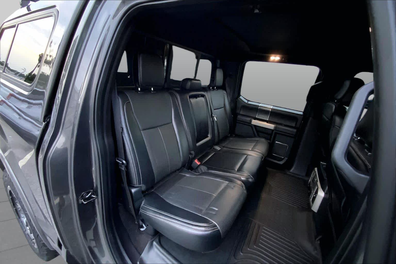 Used 2018 Magnetic Metallic Ford LARIAT image 19