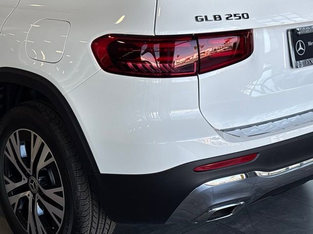New 2026 Polar White Mercedes-Benz GLB 250 image 39