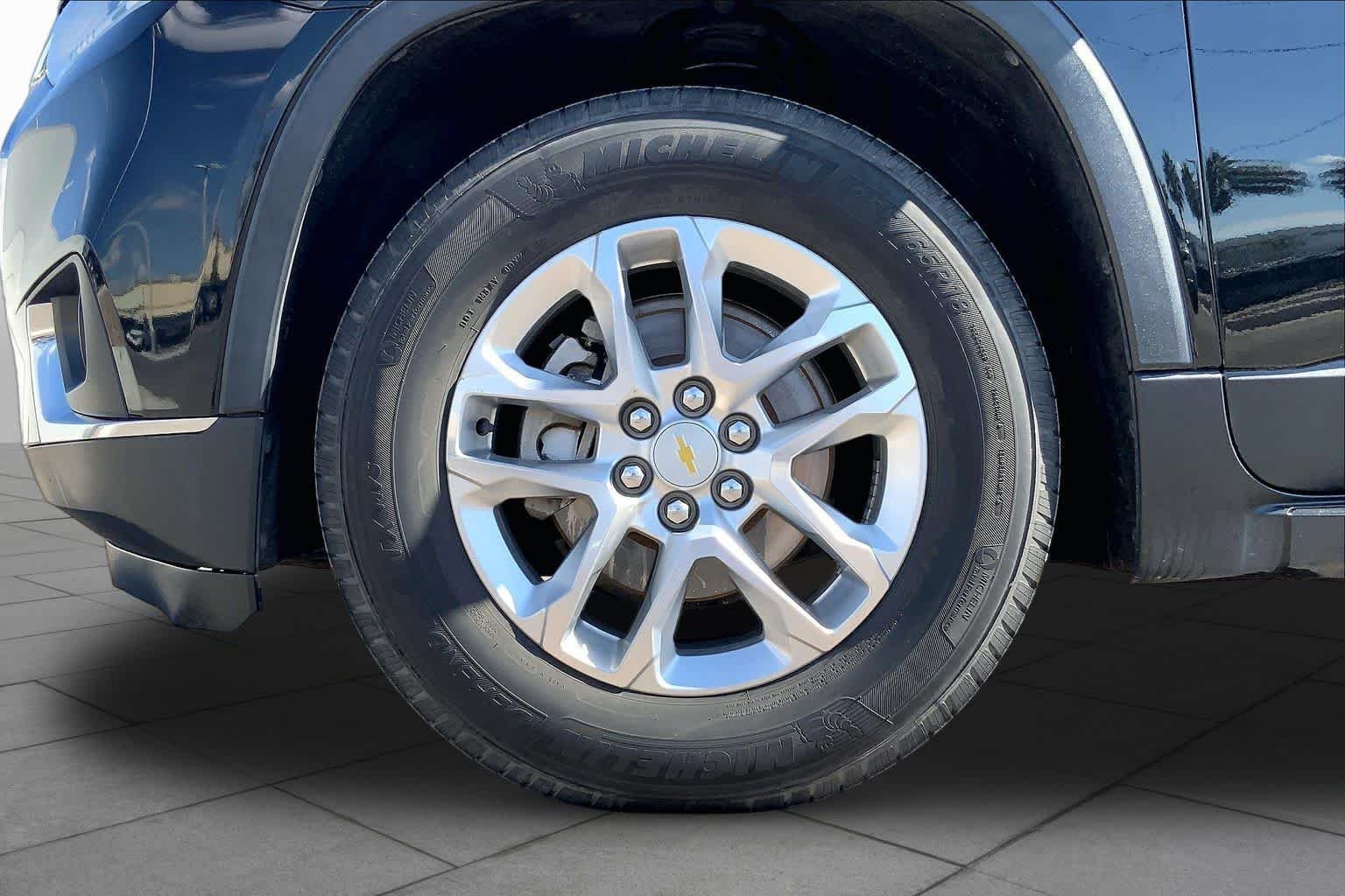 Used 2018 Mosaic Black Metallic Chevrolet LT Cloth image 11