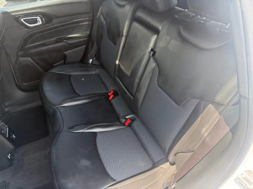 Used 2022 White Jeep Latitude image 32