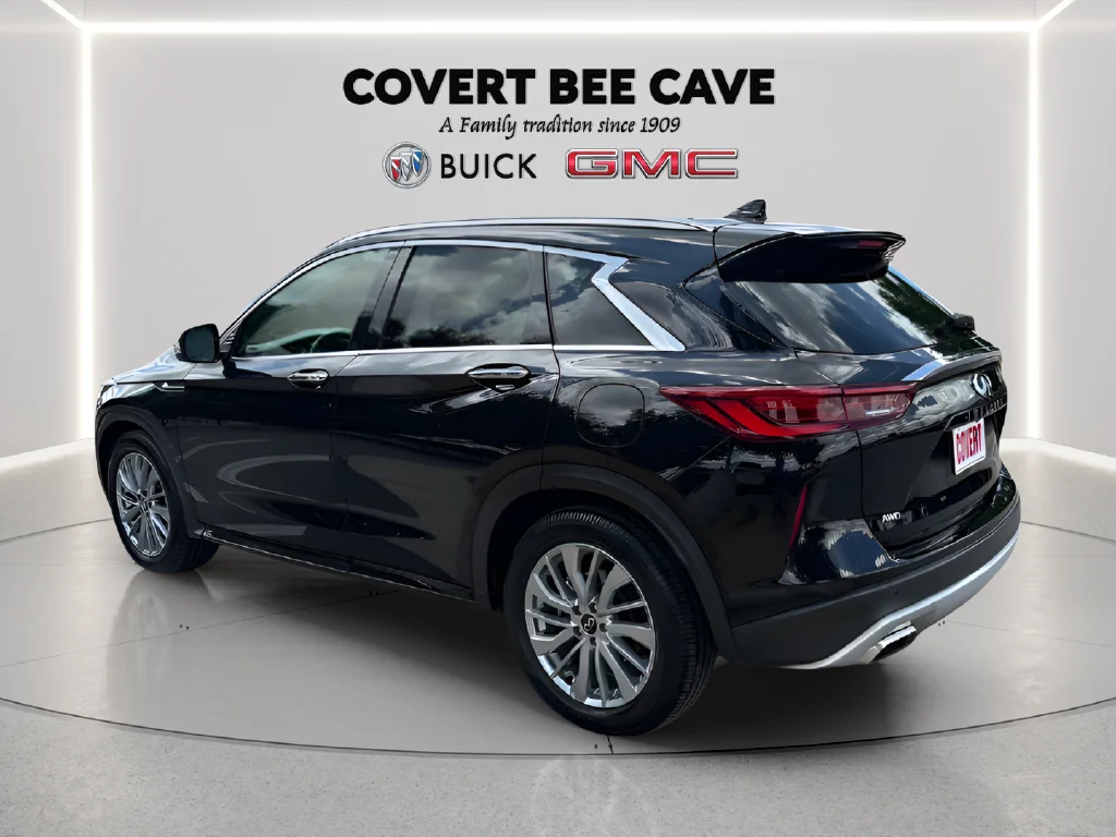 Used 2024 Black INFINITI LUXE image 8