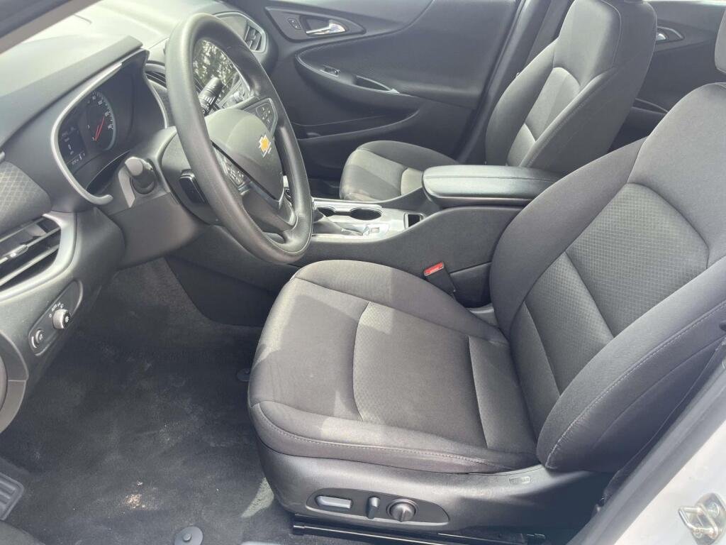 Used 2024 Summit White Chevrolet LT image 15