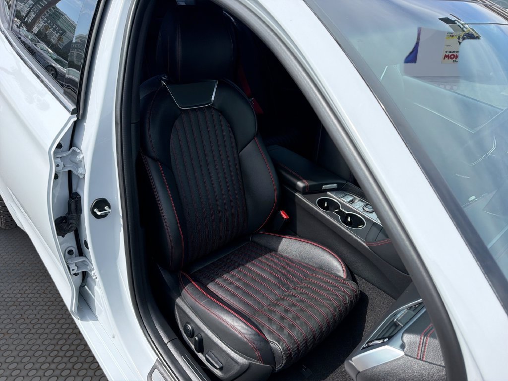 Used 2022 White Genesis 3.3T image 26