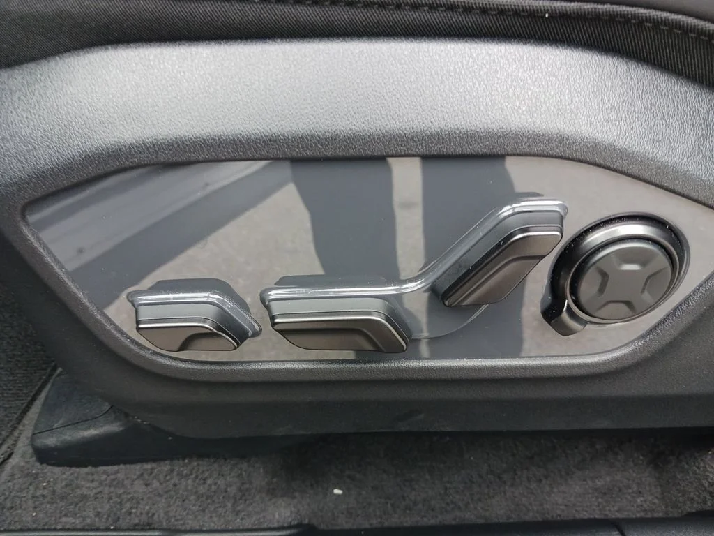 Used 2027 White Kia X-Pro SX-Prestige image 34